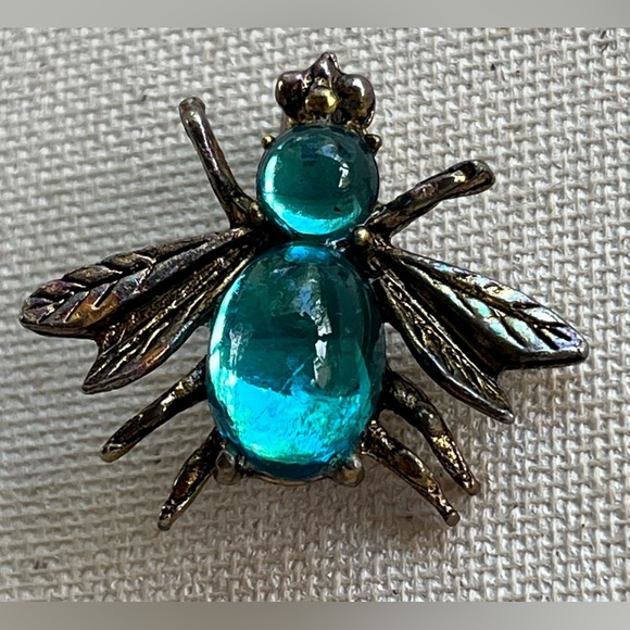 Vintage Teal Glass Bee Brooch Pin – Gold-Tone with Crown - Picture 1 of 3